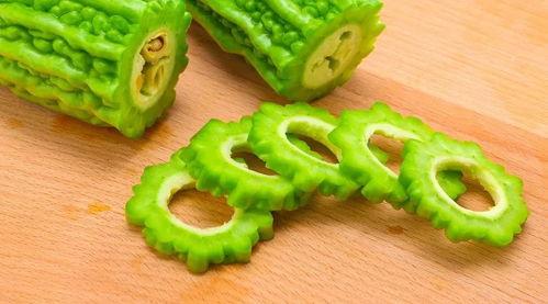 吃凉瓜喝热水,夏日养生新主张